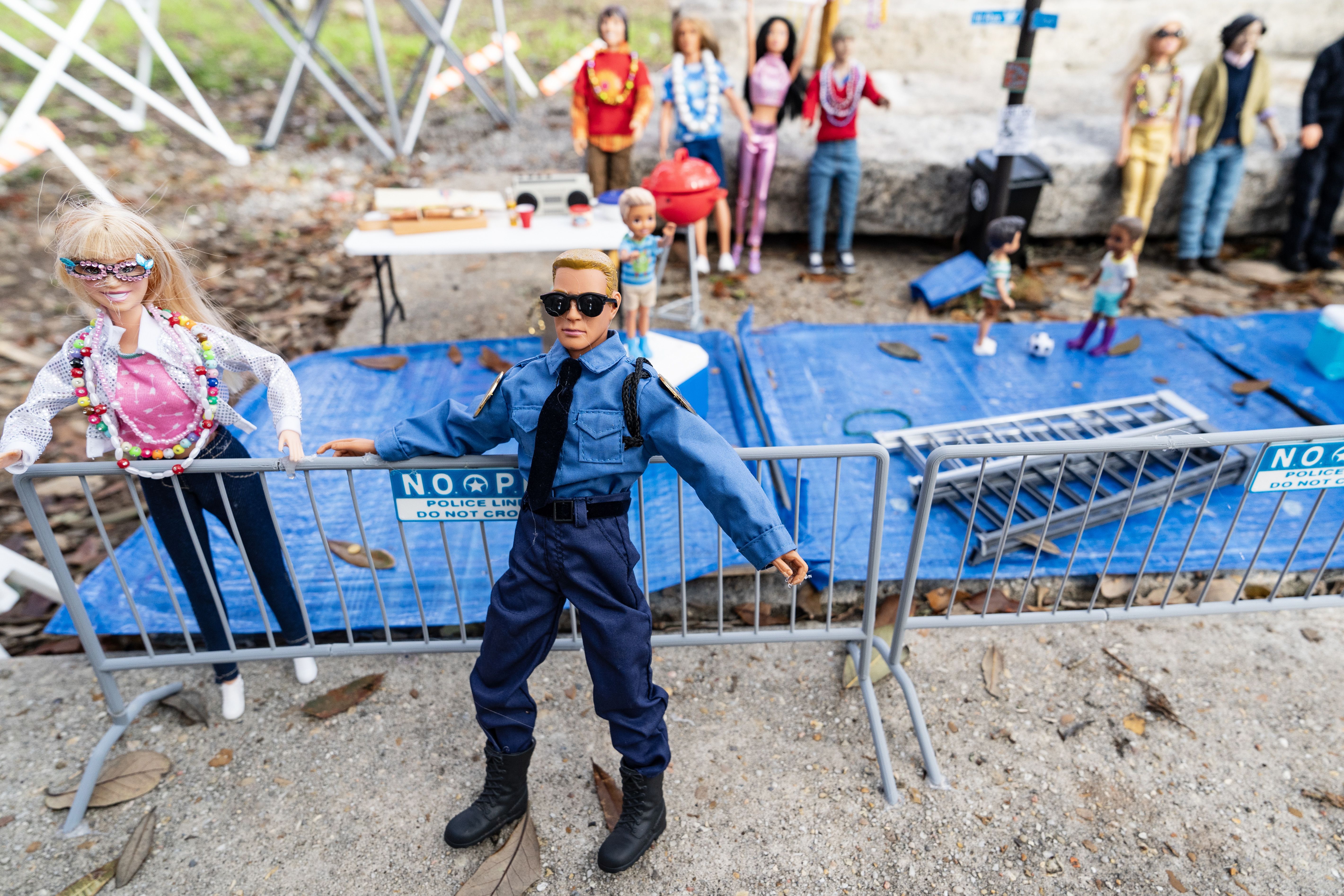 Photo shows Barbies on the parade route