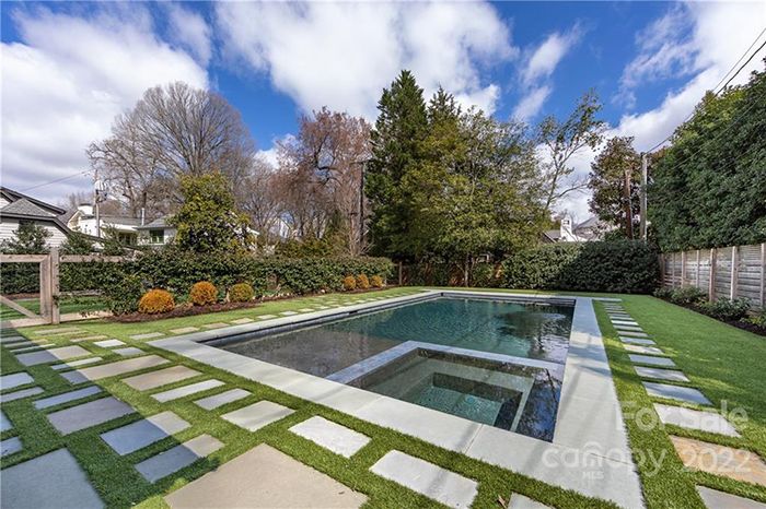 2209 Sherwood Ave. pool