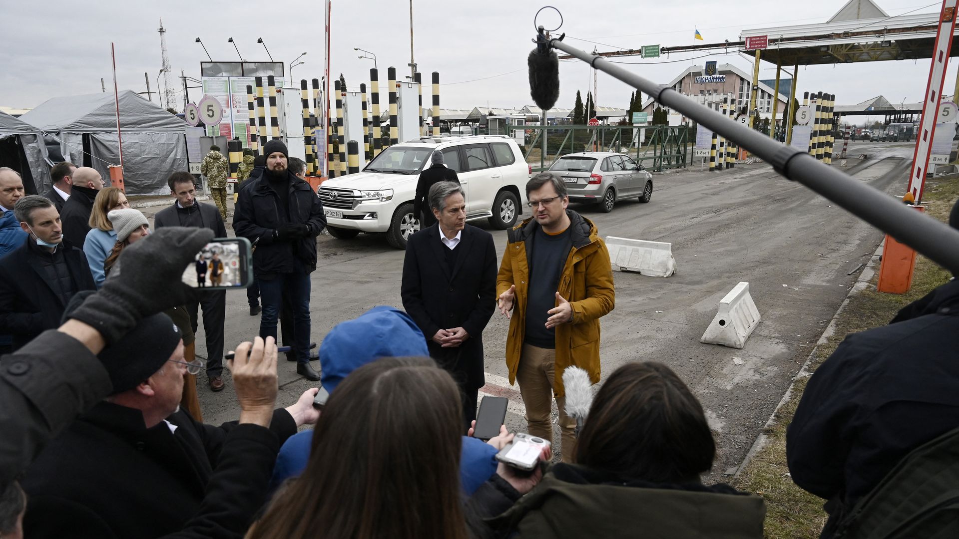 Secretary of State Antony Blinken and Ukraine's foreign minister are seen at checkpoint where refugees are entering Poland.