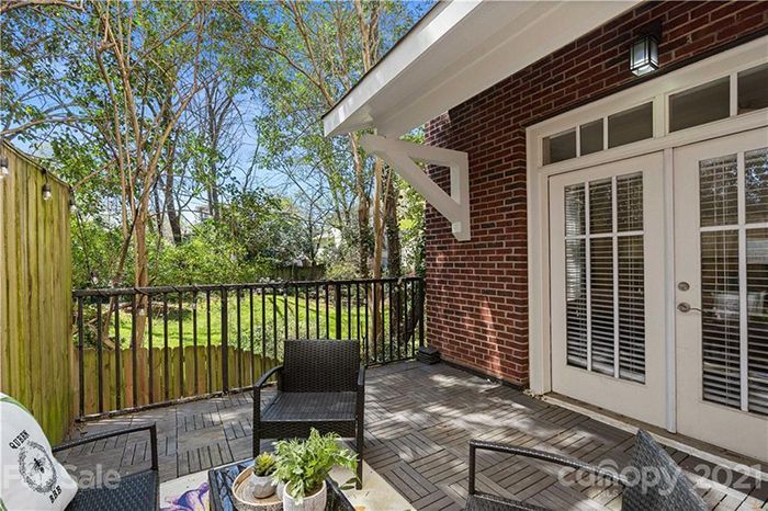 518 Clarice Ave #103 patio