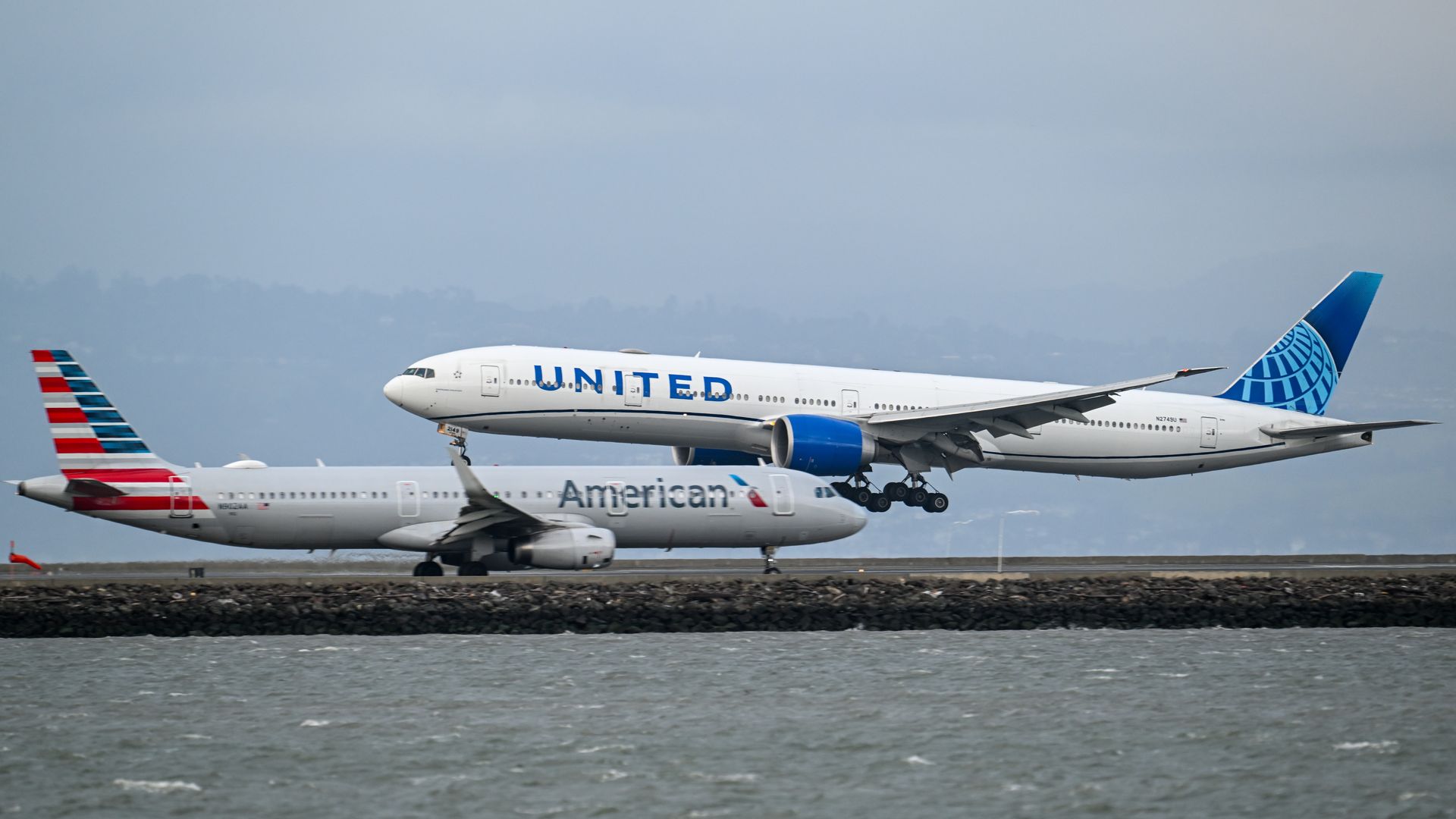 A United Airlines plan with an American Airlines plane facing each other