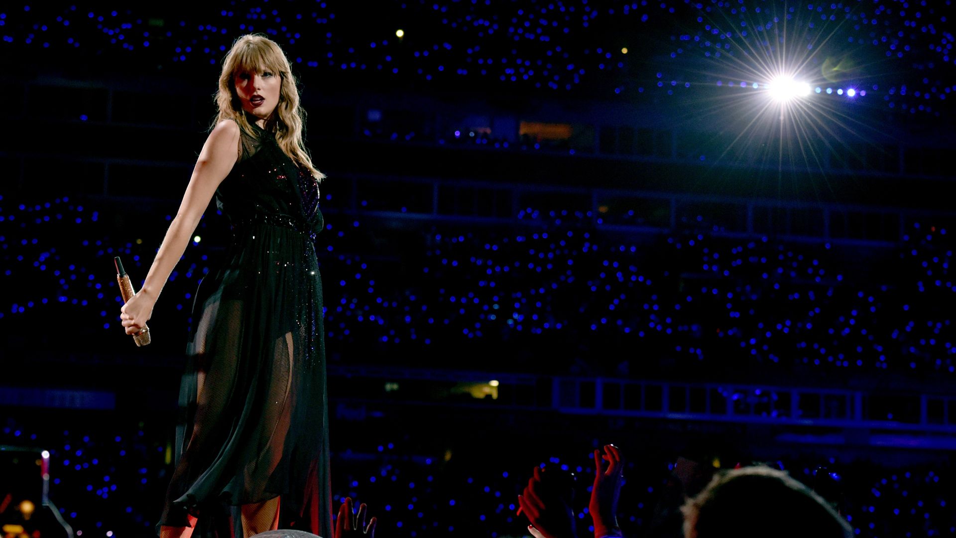 Taylor Swift on stage.