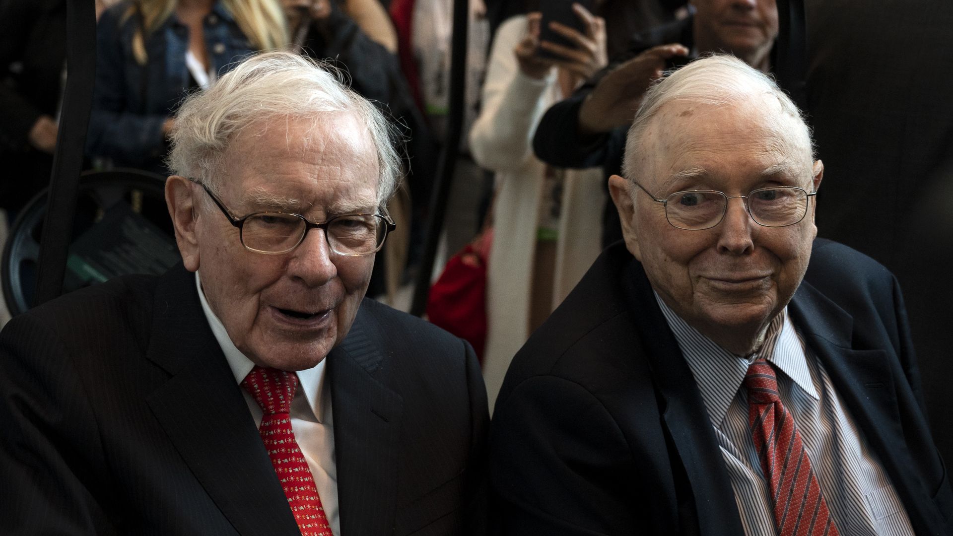 Warren Buffett (L), CEO of Berkshire Hathaway, and vice chairman Charlie Munger attend the 2019 annual shareholders meeting in Omaha, Nebraska, May 3, 2019.