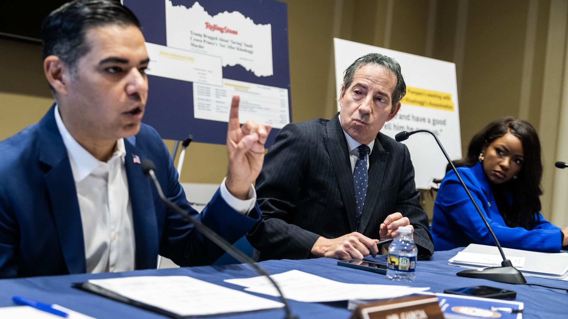 Democrats investigate FBI effort to "hunt down" Texas legislators(00)