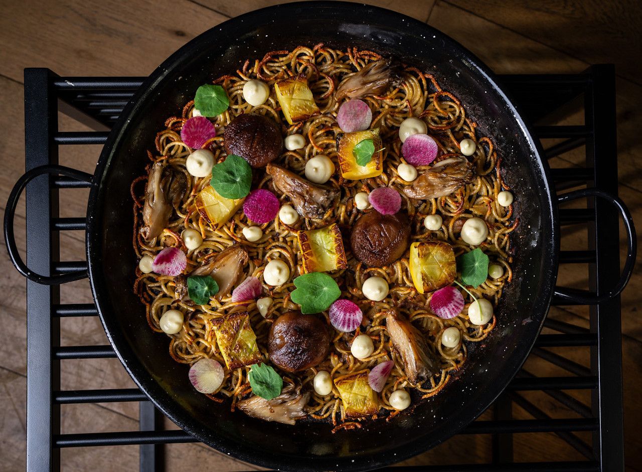 Mushrooms over Spanish noodles