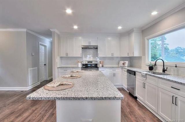 3600 Rosehaven Drive kitchen