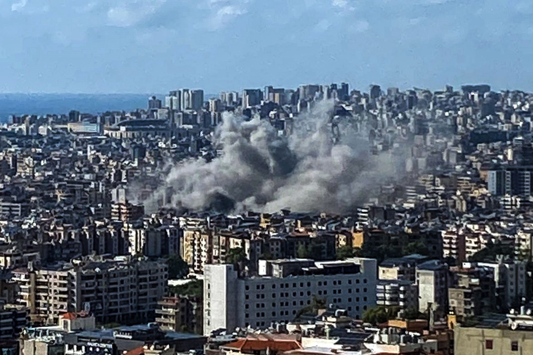 TOPSHOT - Thick smoke rises above the southern suburbs of Beirut after an Israel strike on September 20, 2024. The strike on Hezbollah's stronghold in Lebanon's capital Beirut reportedly killed at least eight people and wounded dozens of others, with a source close to the movement saying a top milit