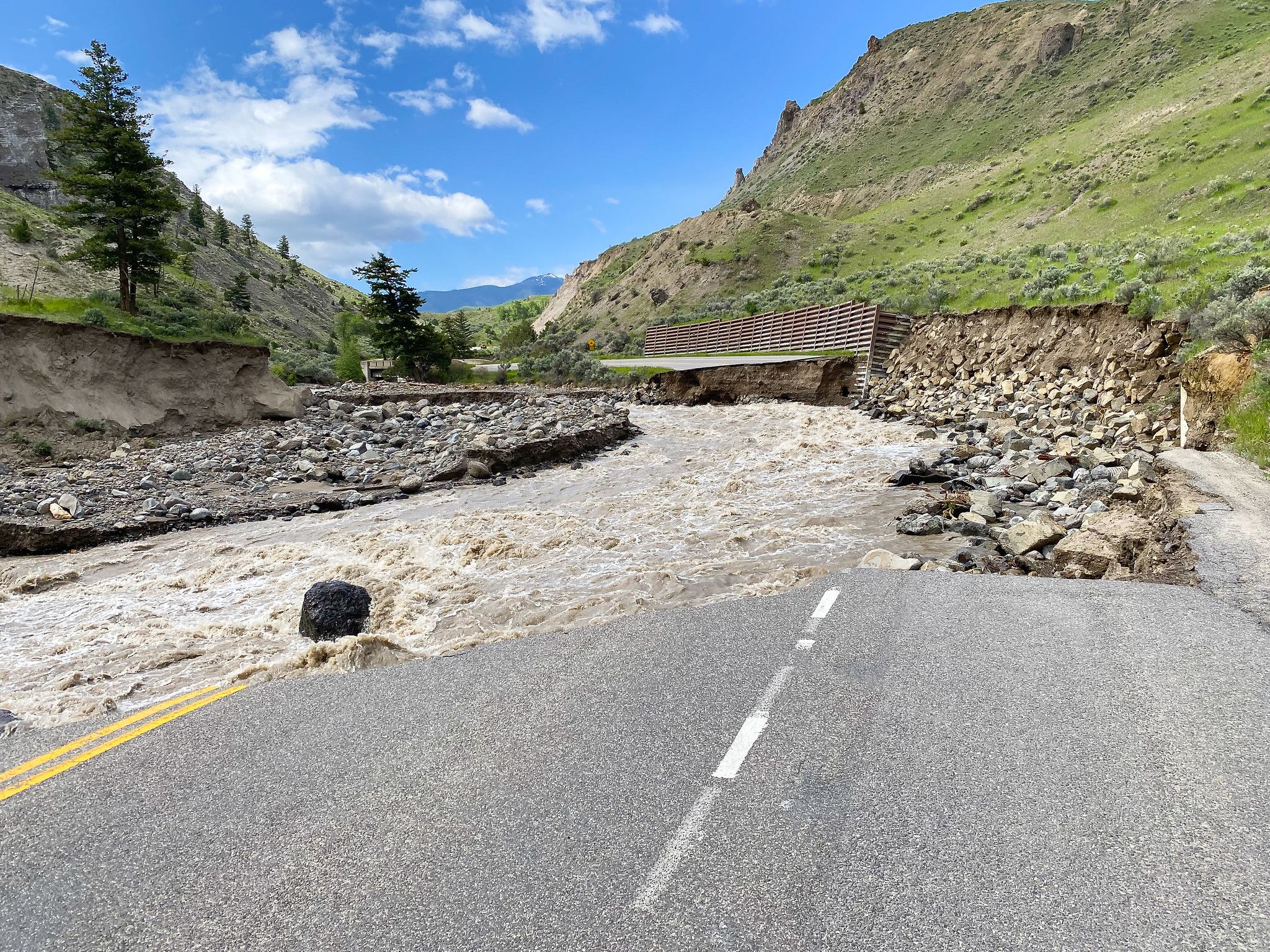 Photo of North Entrance Road, Gardiner to Mammoth.