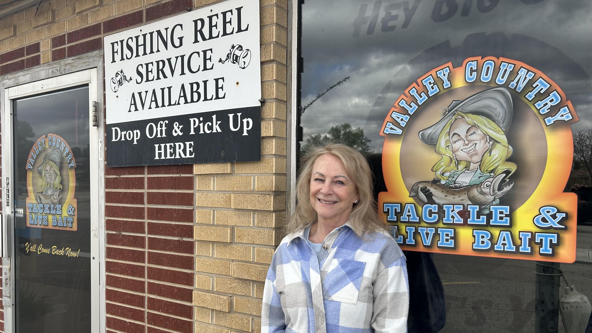 Louise Maddox outside Valley Country Tackle and Bait. Photo: Robert Sanchez/Axios