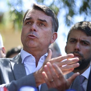 U.S. granting visas to Flávio Bolsonaro and family