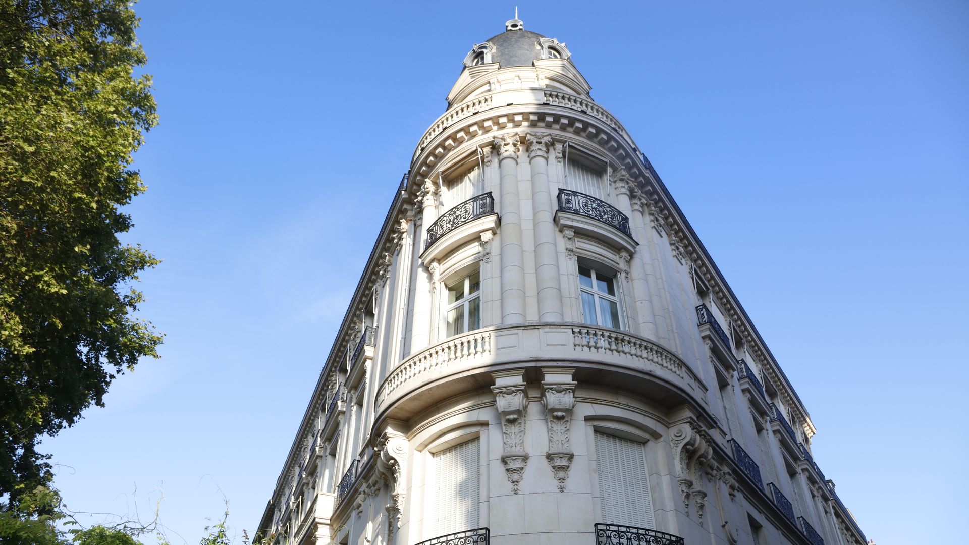 This image shows the tall corner of an apartment