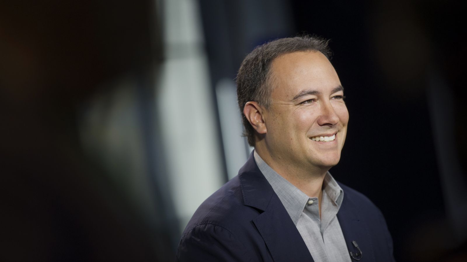 Yahoo names ex-CBS, Tinder exec Jim Lanzone as CEO