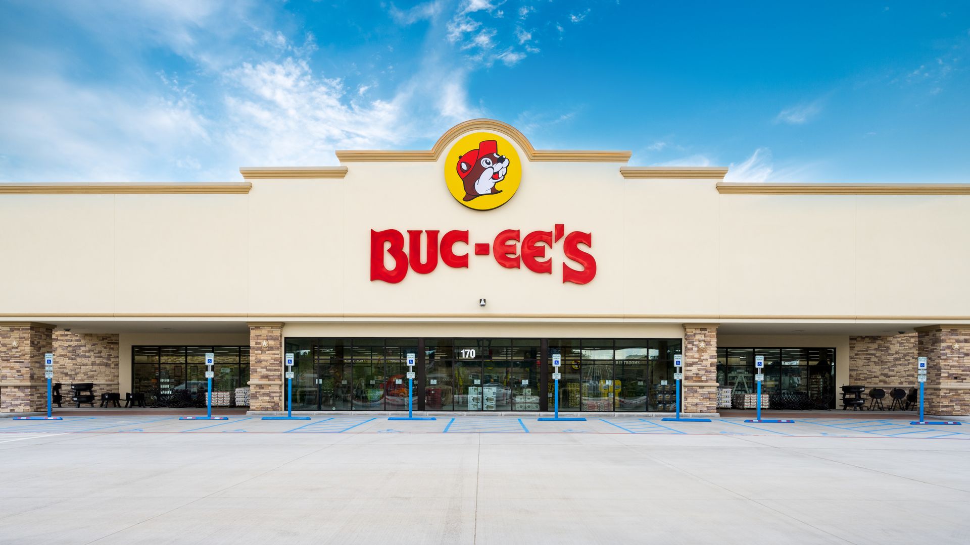 the outside of a Buc-ee's 