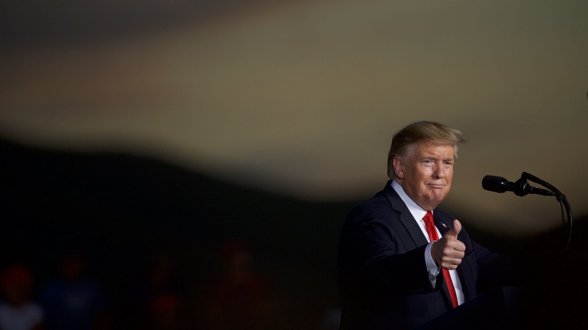 President trump giving a thumbs up