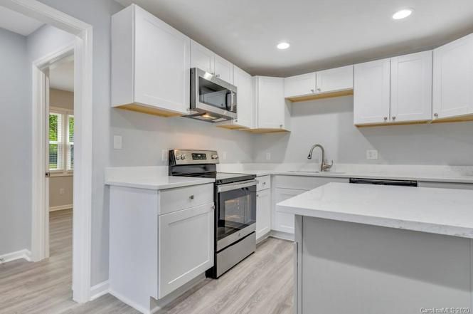 715 Claremont Rd kitchen