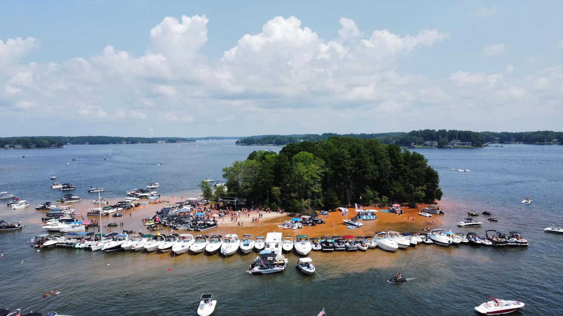 Huge boat party on Lake Norman this summer