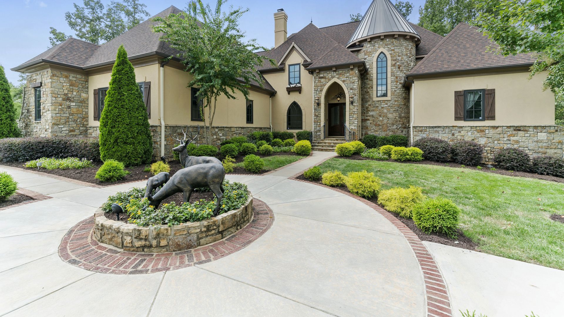 902 Harvest Point exterior