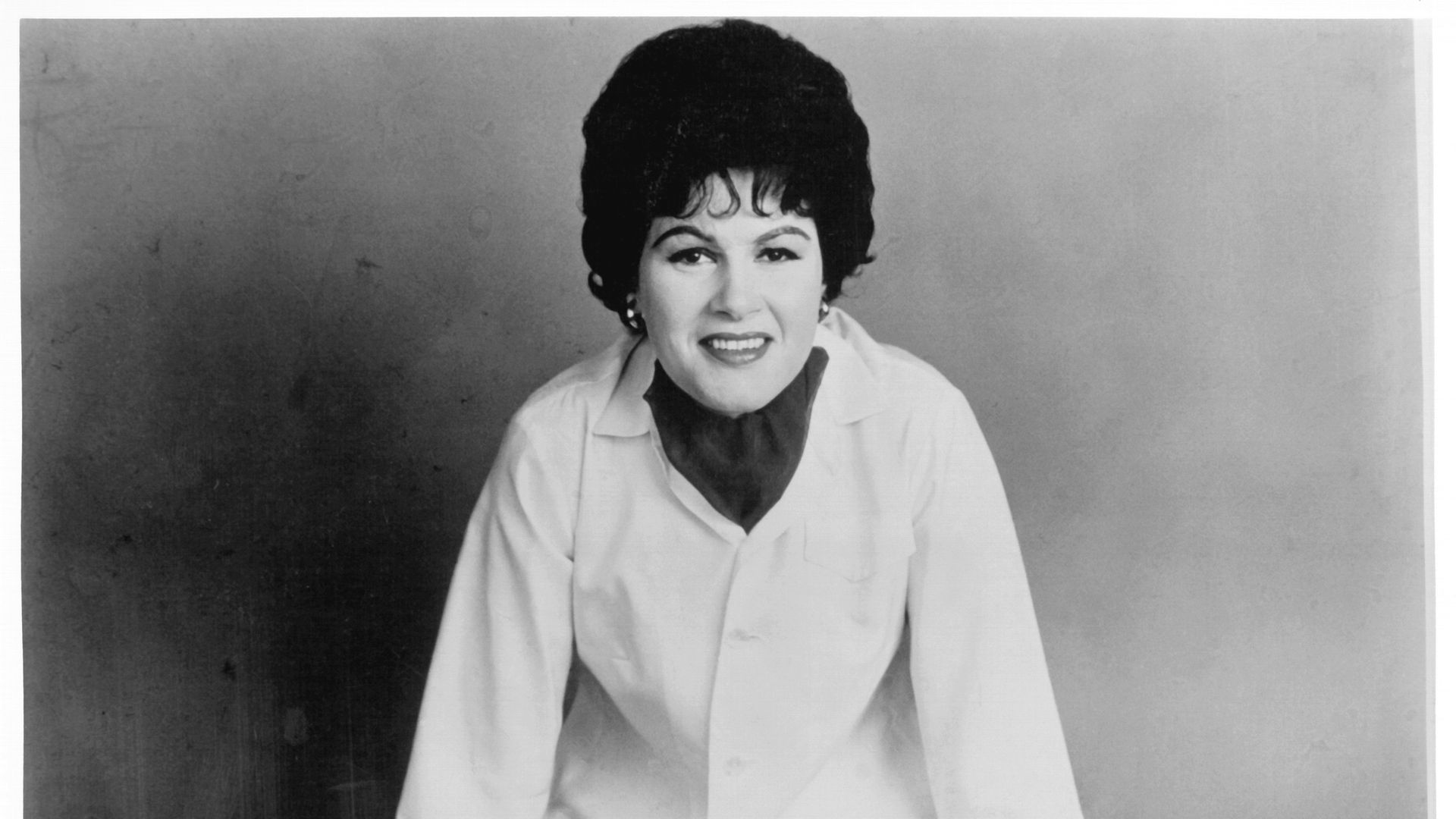 Patsy Cline sits in a portrait.