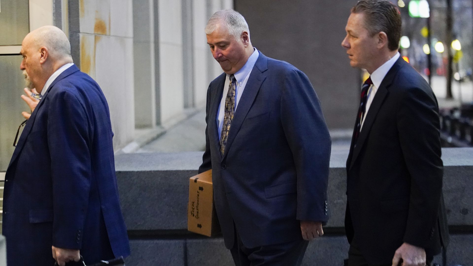 Former Ohio House Speaker Larry Householder walks into a federal courthouse.