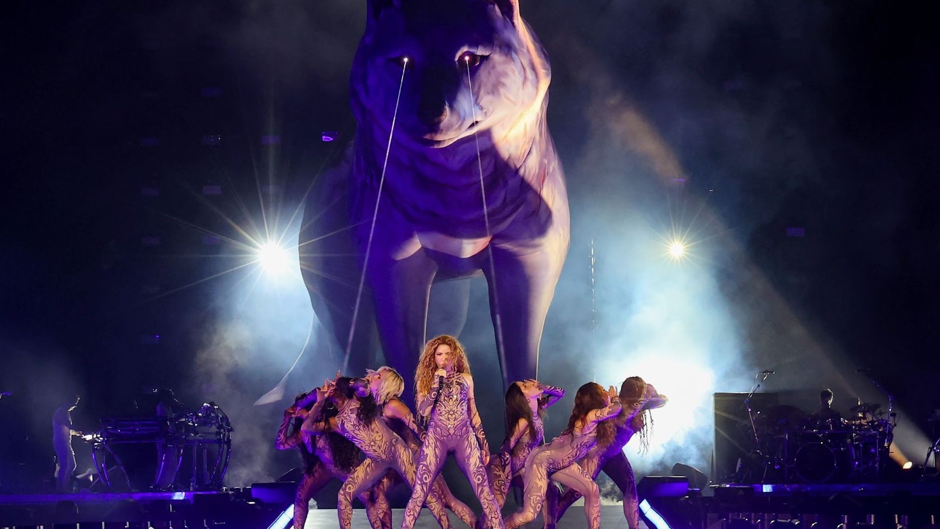 Shakira to honor 50 Charlotte women during world tour stop - Axios