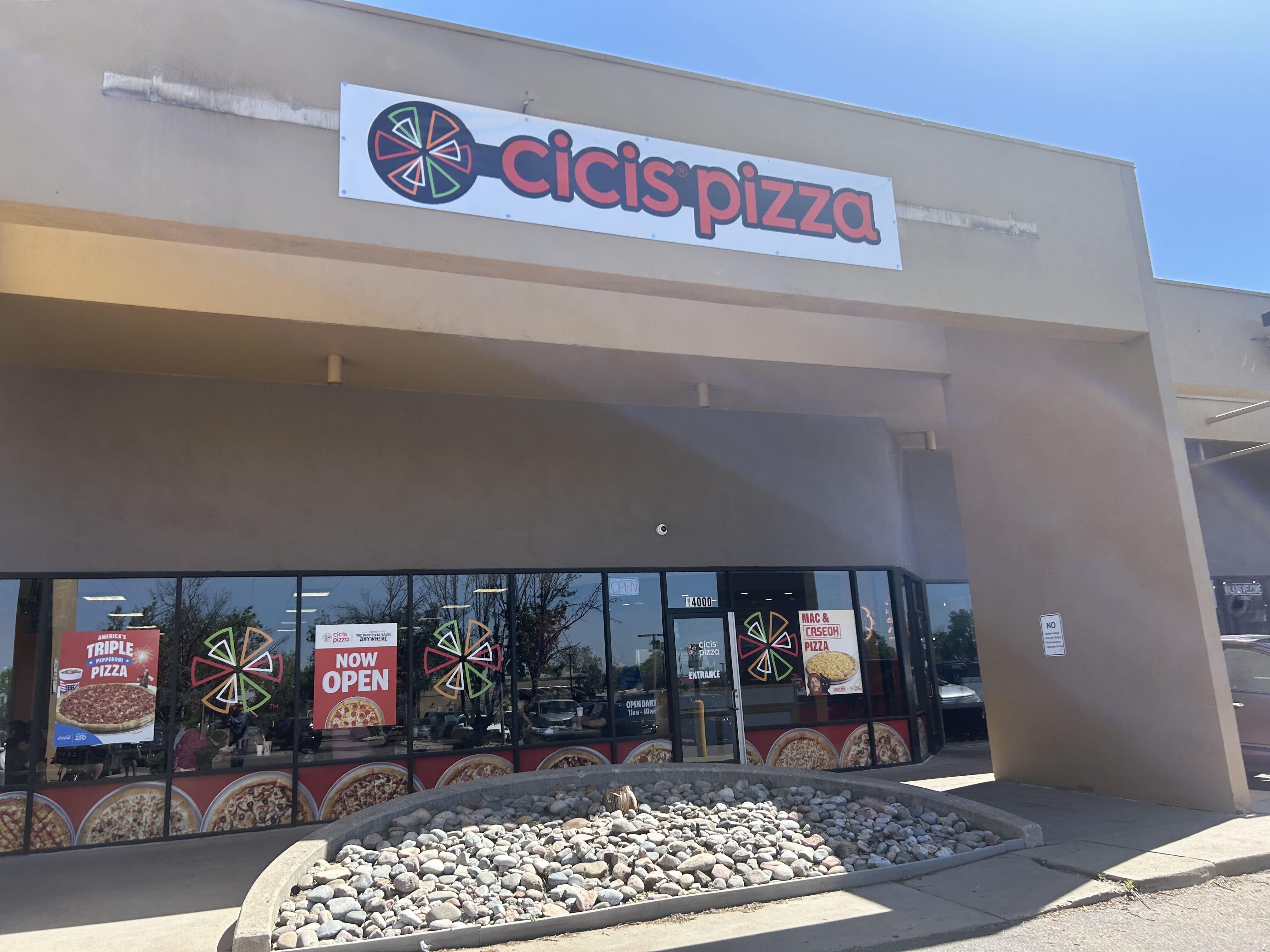 Cicis Pizza is back.