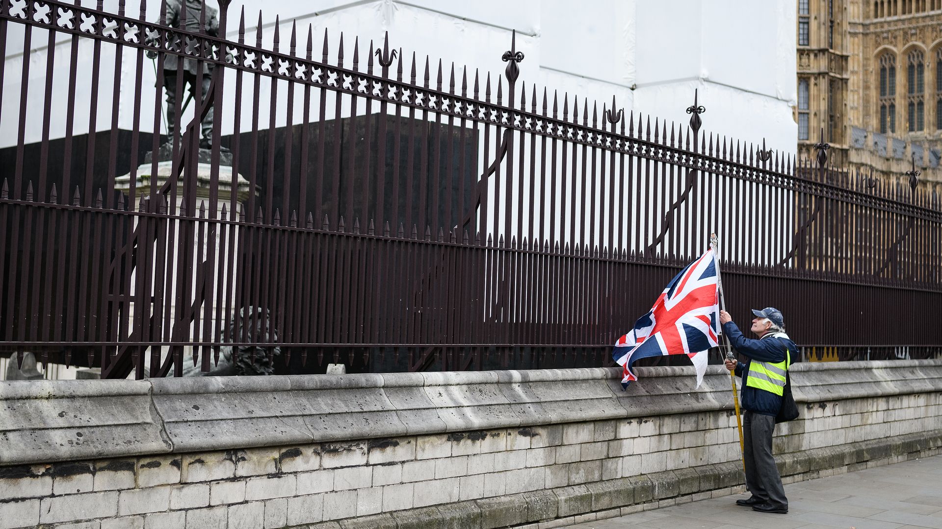 Pro brexit demonstrator alone at parliament gates