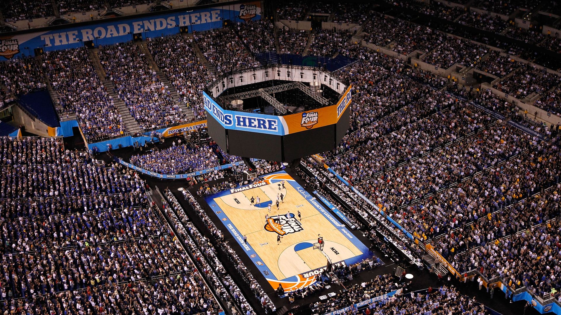 crowded final four arena
