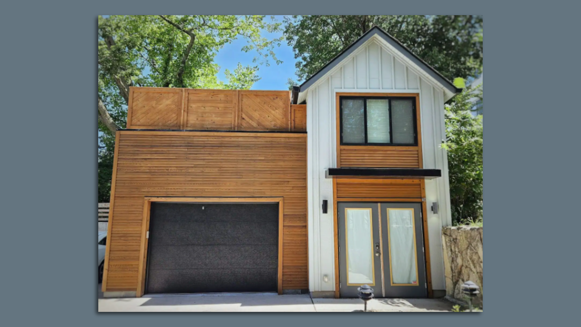 A photo of a tiny house.