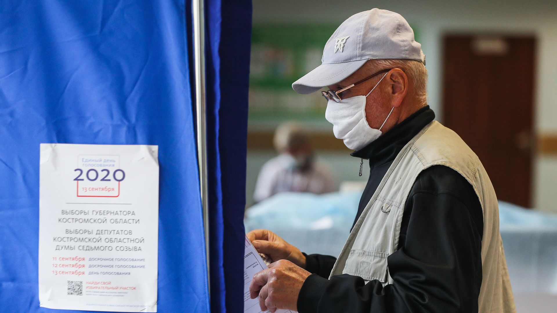 A man votes at a polling station during early voting in the Kostroma Region's gubernatorial election.