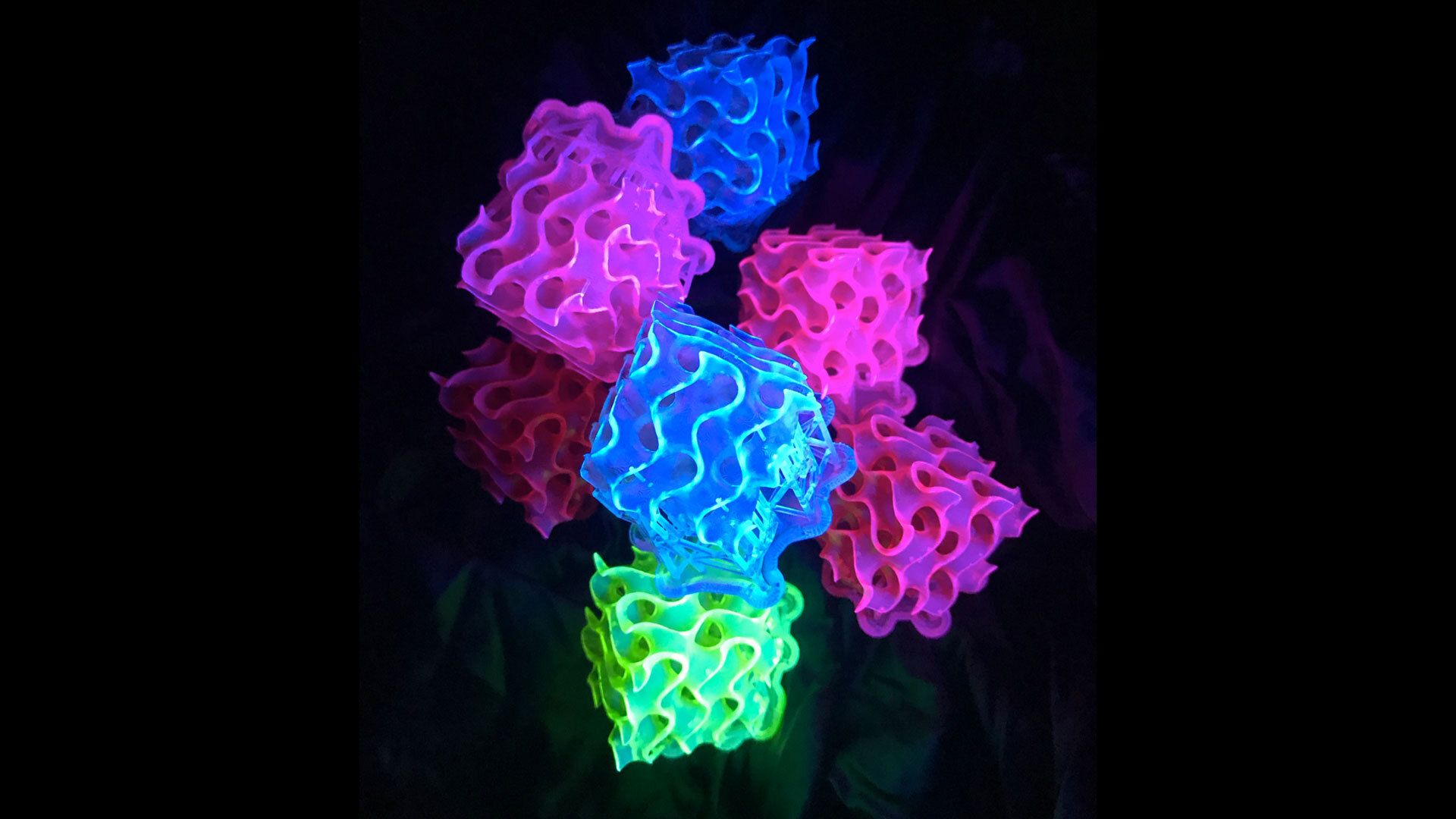 Glowing 3D-printed gyroid made with SMILES material