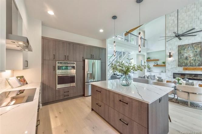 2732 Hunringtown Farms Lane kitchen