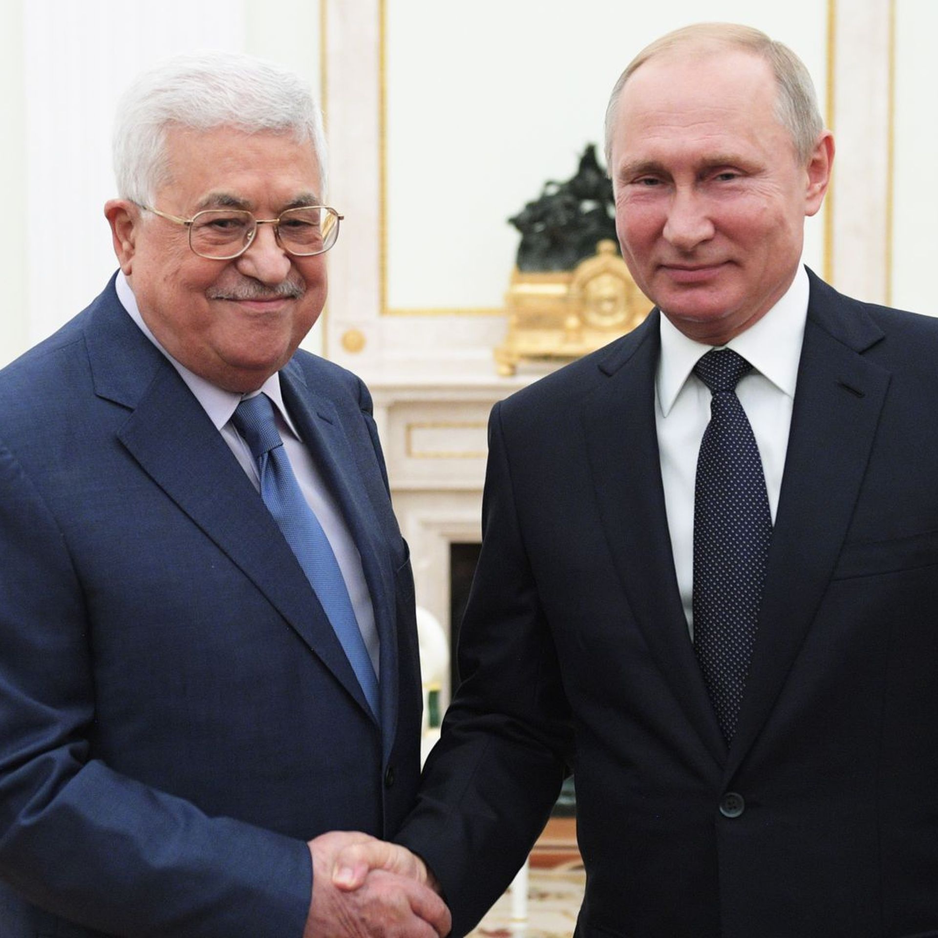 Palestinian President Mahmoud Abbas and Russian President Vladimir Putin shake hands during a meeting in Moscow in 2018. Photo: Alexei Druzhinin\TASS via Getty Images
