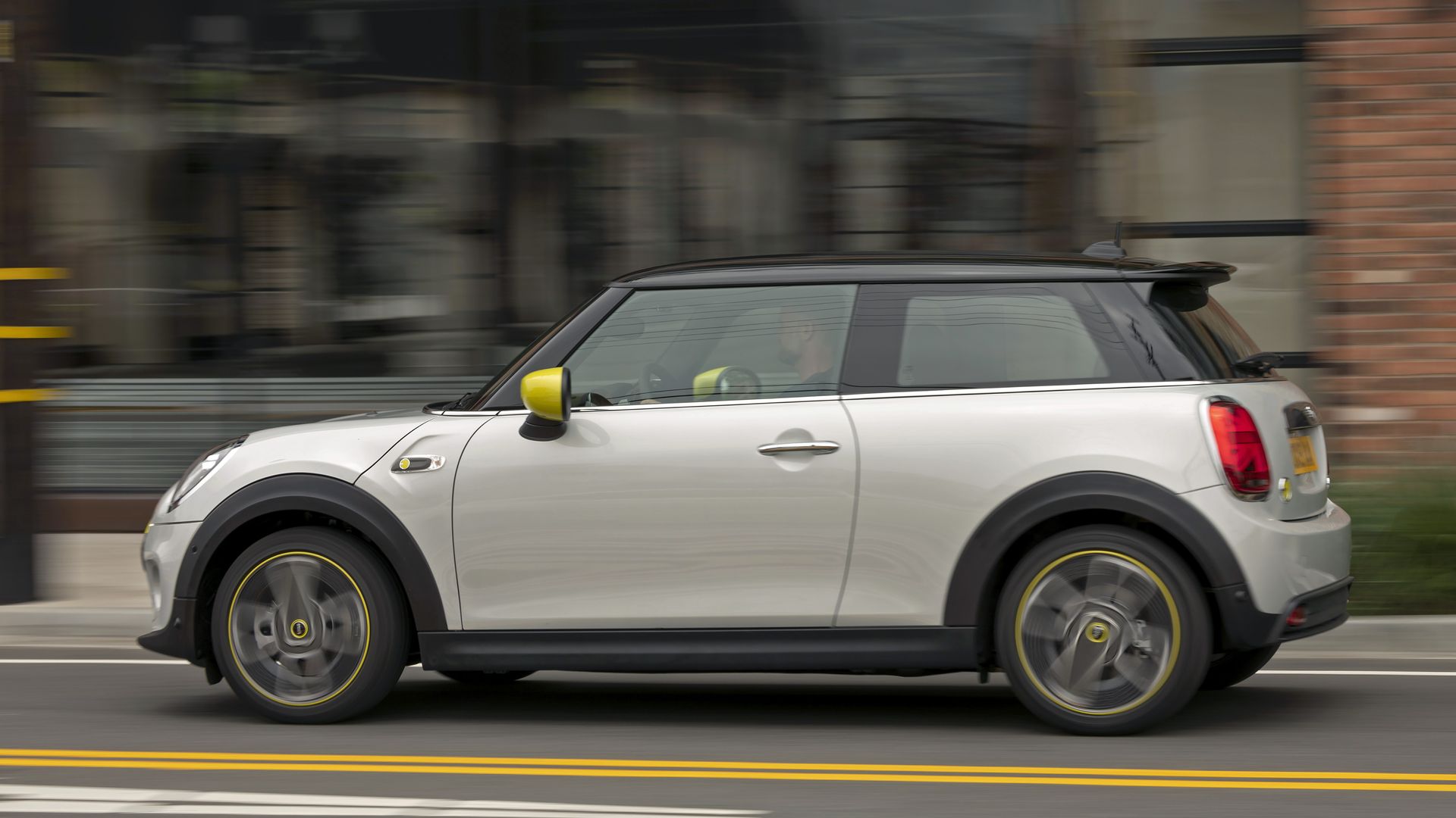 Image of 2020 Mini Cooper SE in motion
