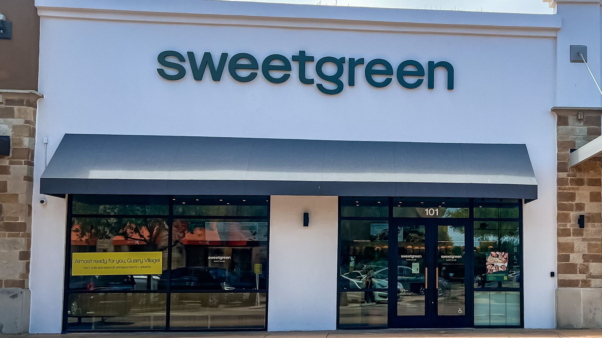 A white facade with the Sweetgreen logo. 