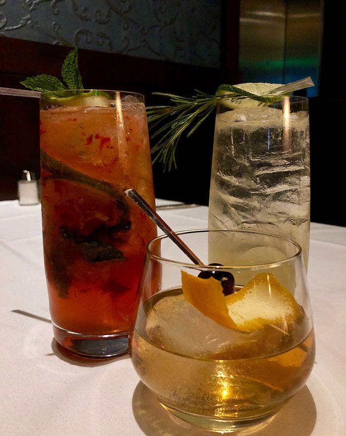 cocktails-at-eddie-v's-uptown-charlotte