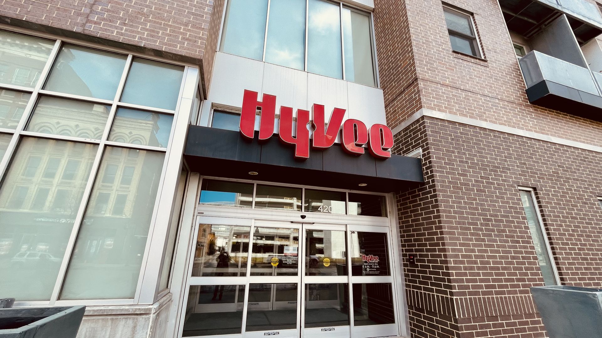 A photo of a Hy-Vee store.