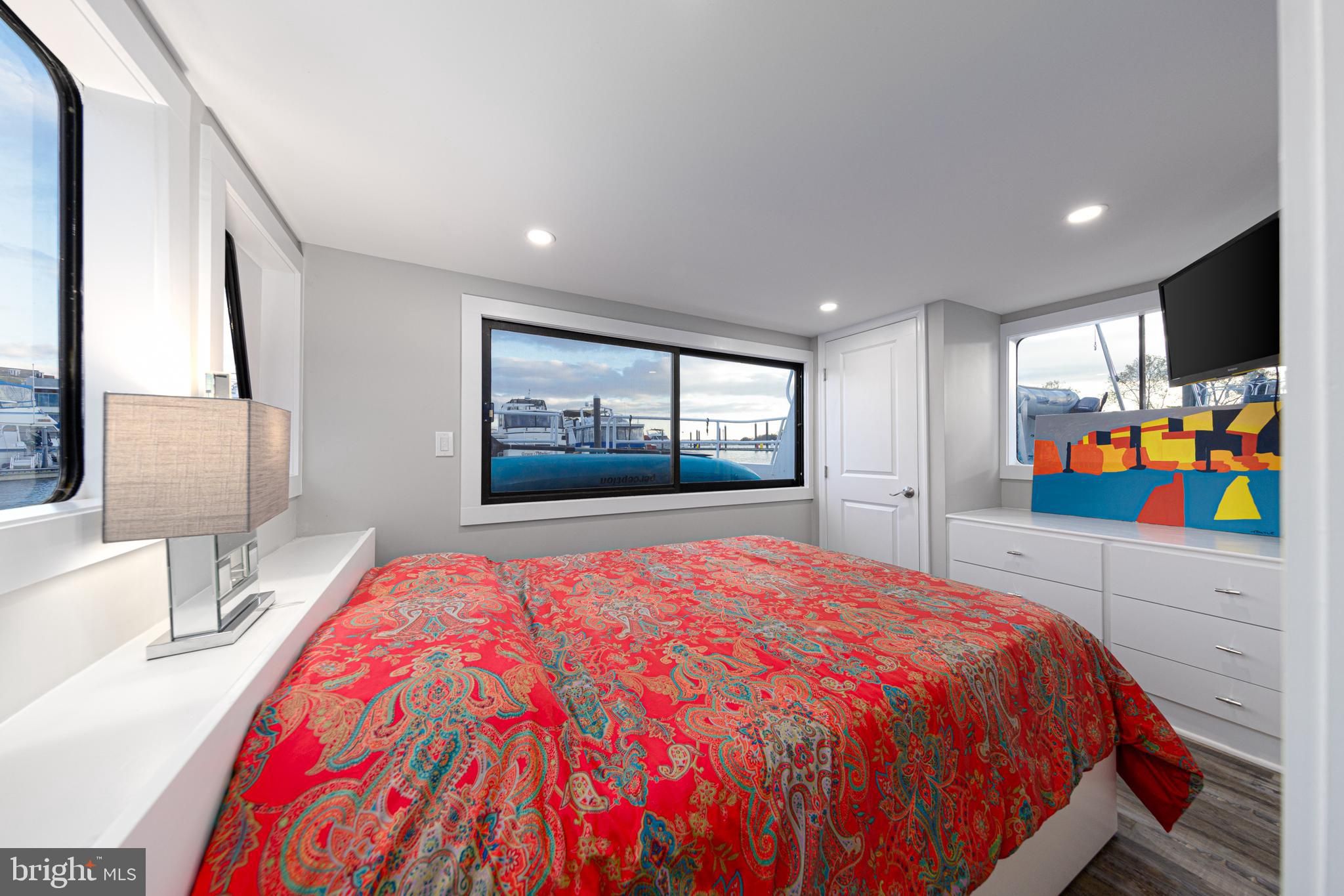 The houseboat's bedroom.