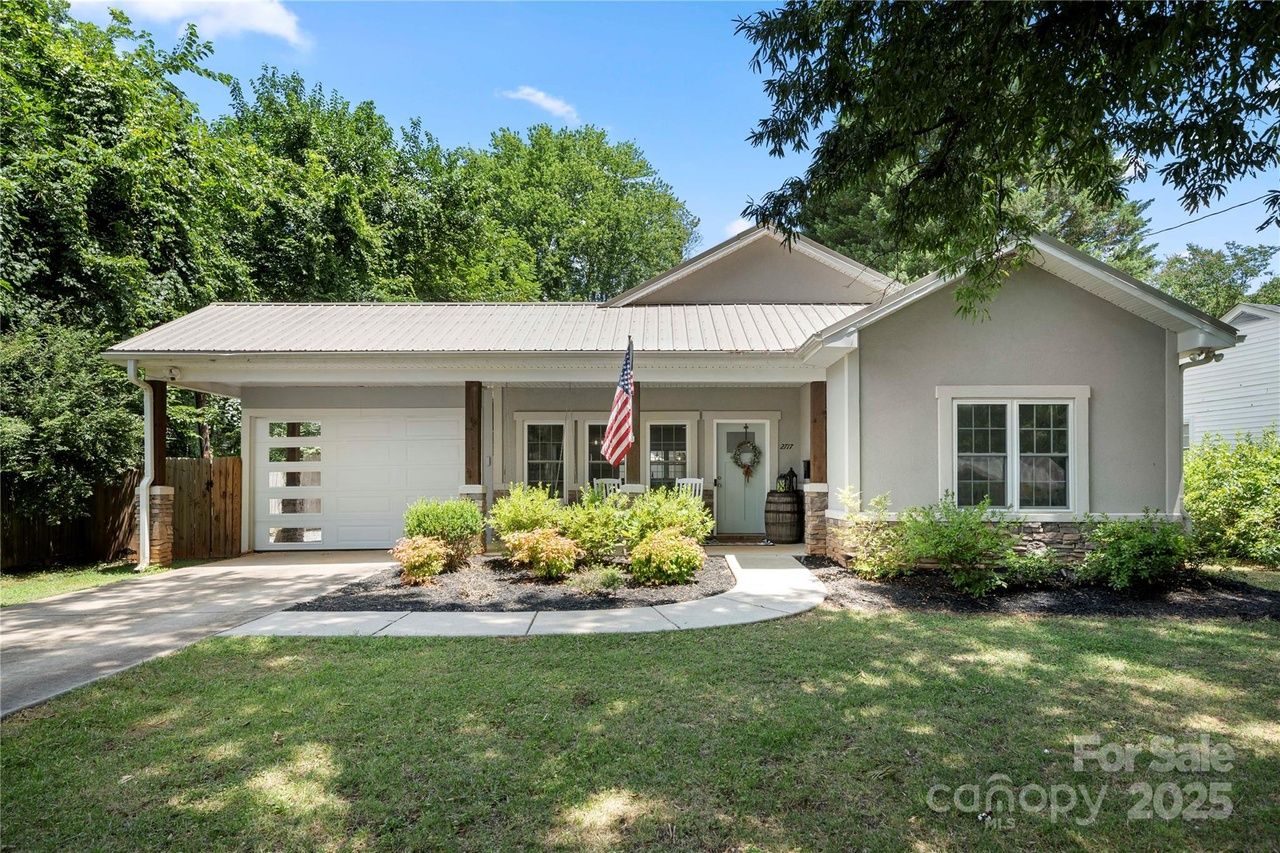 houses for sale in charlotte with a pool