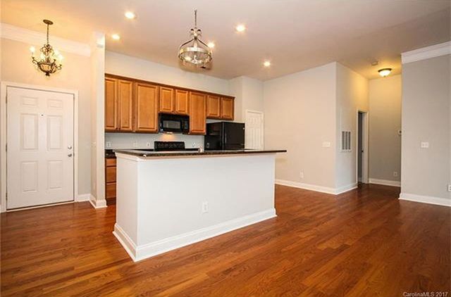 kitchen-in-uptown-condo