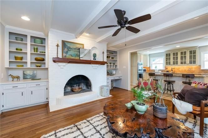 7713 Whistlestop Rd living room