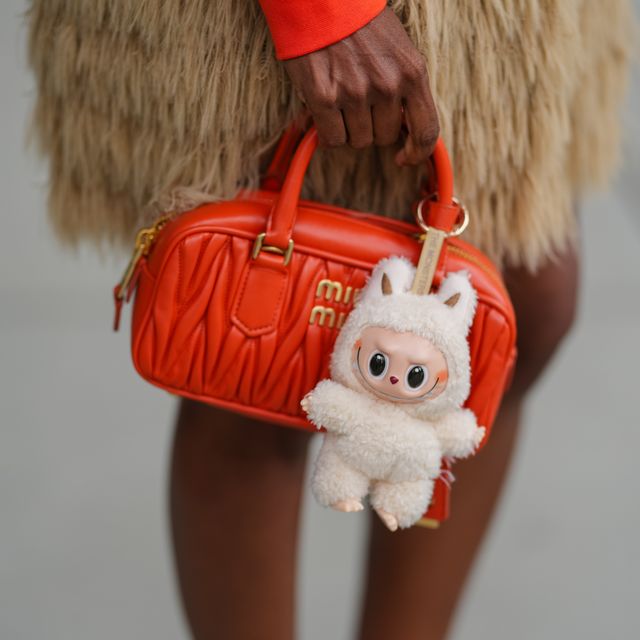 週末割引！中国 上海限定 jordan labubu セット 着替 ジョーダン A Labubu Pop-up in Chicago's West Town - Axios Chicago