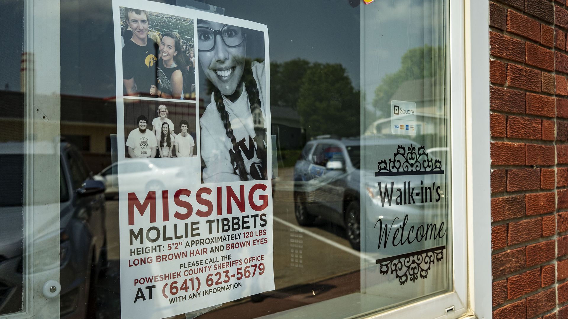 A poster offering a reward for finding Mollie. Photo: KC McGinnis/For The Washington Post via Getty Images