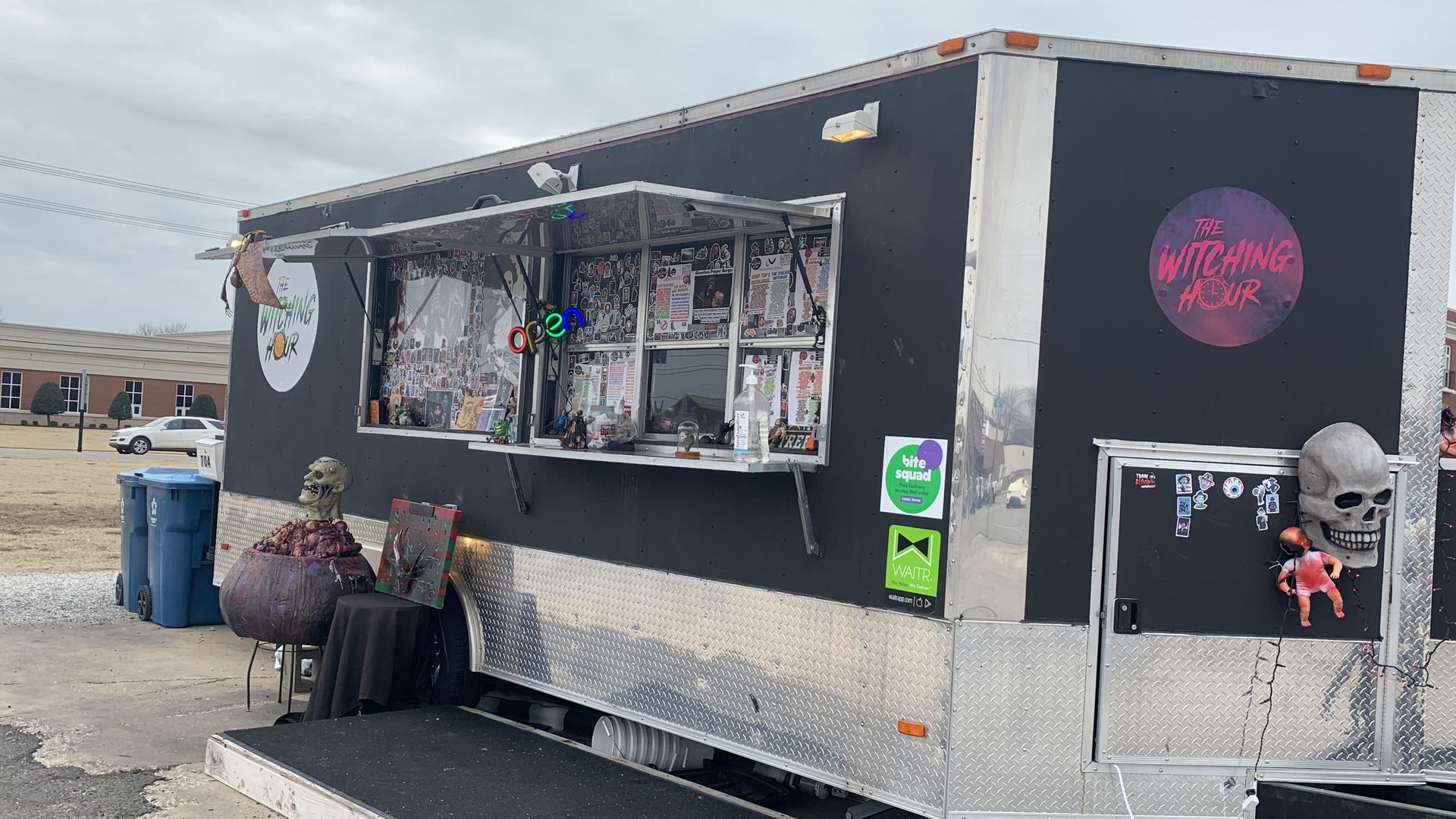 photo of witching hour food truck