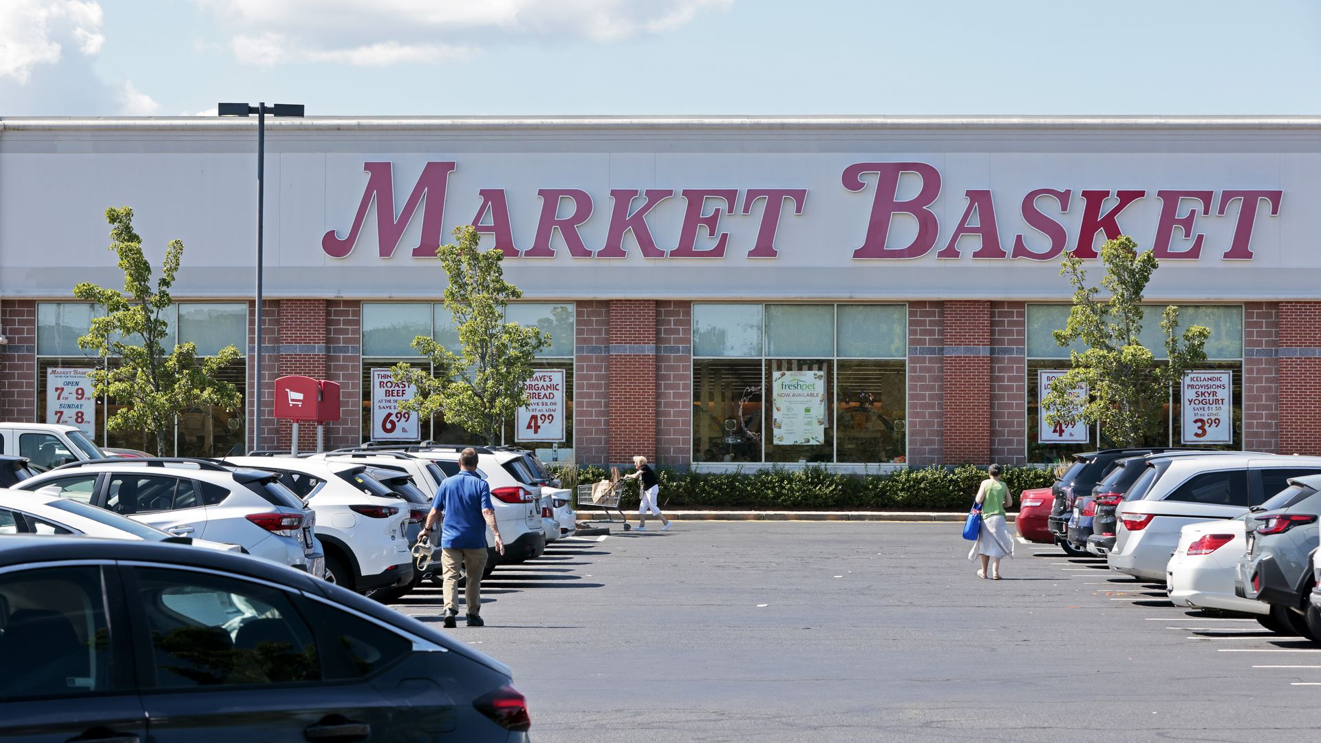 Facing Trump administration scrutiny, Market Basket suspends dozens of  workers