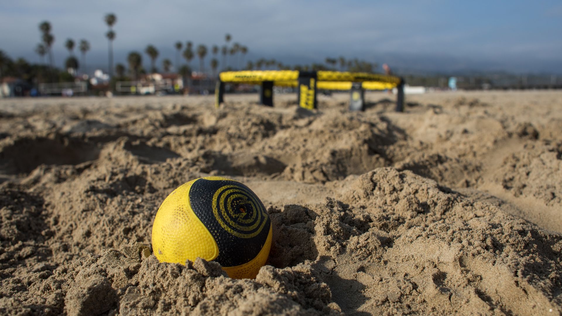 Spikeball set