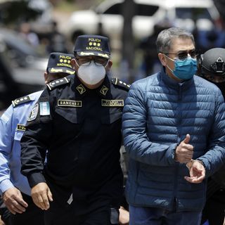 Scoop: The letter behind Trump's pardon of Honduras' ex-president for drug trafficking