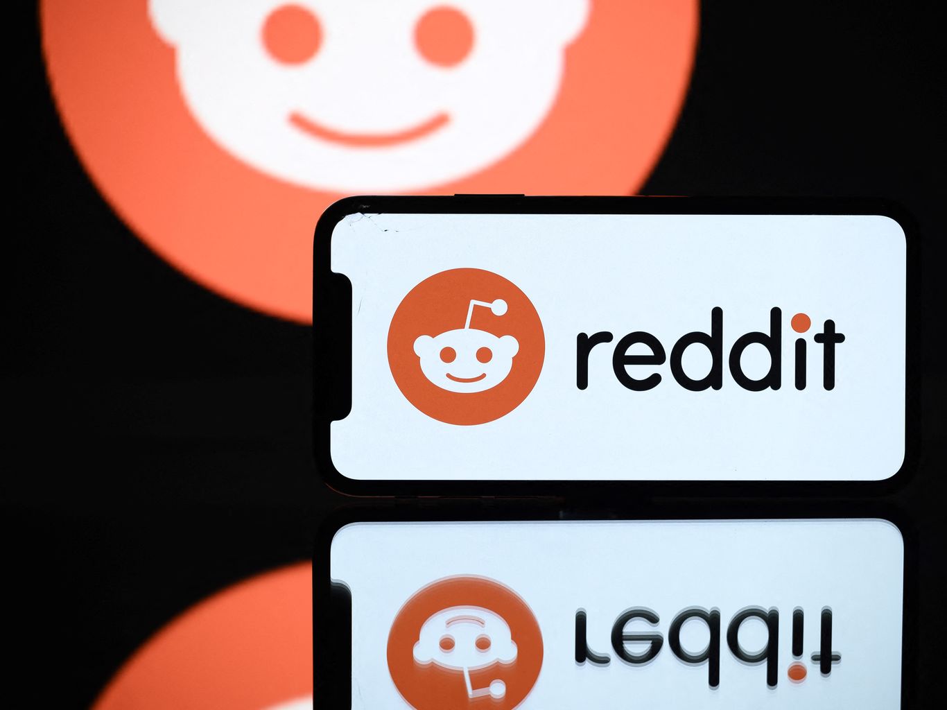 Reddit files to go public