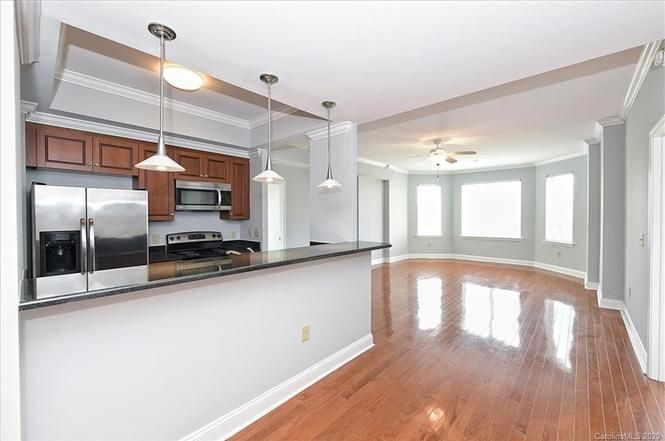 300 W 5th St #712 interior