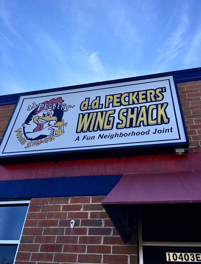 dd-peckers-wings-shack-signage