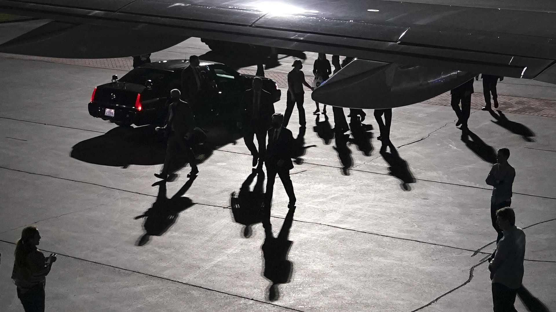 The entourage for Secretary of State Antony Blinken is seen scrambling before his departure from Hawaii.